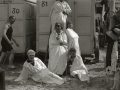 BAÑISTAS POSANDO EN TRAJE DE BAÑO EN LA PLAYA DE LA CONCHA. (Foto 4/4)