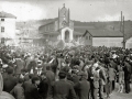 MULTITUD DE PERSONAS JUNTO A LA IGLESIA DE PASAI ANTXO. (Foto 1/1)