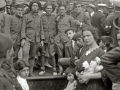 DESPEDIDA A LAS TROPAS EN EL PUERTO DE PASAIA ANTES DE PARTIR A LA GUERRA DE AFRICA. (Foto 6/7)