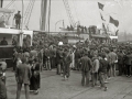 DESPEDIDA A LAS TROPAS EN EL PUERTO DE PASAIA ANTES DE PARTIR A LA GUERRA DE AFRICA. (Foto 7/7)