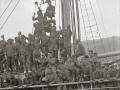 DESPEDIDA A LAS TROPAS EN EL PUERTO DE PASAIA ANTES DE PARTIR A LA GUERRA DE AFRICA. (Foto 1/7)