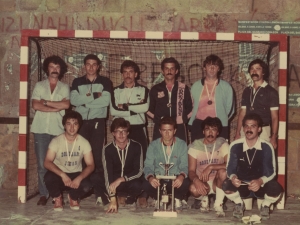 Futbito. Equipo Gin-Tos-O. Campeones de 1982. De pie, de izquierda a derecha, Txarli, Maklau, Etxabe, Ferrol, Txintxo, Gual. Agachados, de izquierda a derecha, Rodiño, Félix, Xalba, Pedro, Pazos