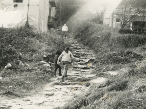 Construcción de escaleras de acceso a las casas Villa Anita, 1 y 2