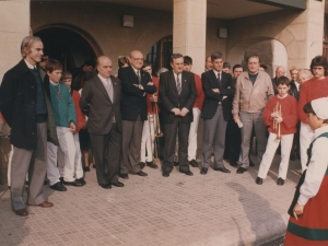 Aurresku a las autoridades durante la inauguración de la residencia de ancianos de Pasai San Pedro