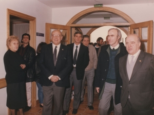 Autoridades durante la inauguración de la residencia de ancianos de Pasai San Pedro