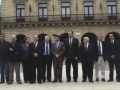 Alcaldes de la República del Bidasoa barojiana en la inauguración de la estatua de Pío Baroja frente al ayuntamiento de Irun