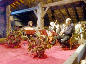 Concierto de música en el lagar del caserío Igartubeiti