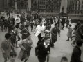 PARTICIPANTES EN UNA CARRERA DE CAMARERO DURANTE UNAS FIESTAS EN SAN SEBASTIAN. (Foto 1/7)