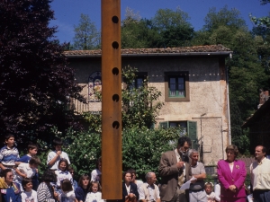 Juan Ignazio Iztuetaren omenezko Txistuaren eskulturaren inaugurazioa : ondoan Ricardo Ugarte artista