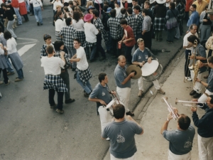 Gazteak eta musika-banda Santa Fe jaietan