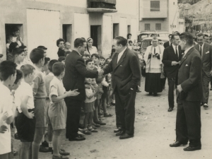 Agintariak hilerri berriaren inauguraziorako